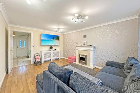 11 Lamplighters Walk, Trowbridge, BA14 0NE