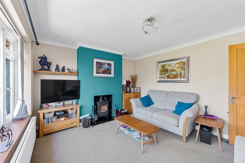 8 Dewlands, Godstone, RH9 8BS
