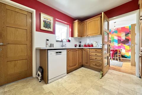 1 The Close, Aberdare, CF44 7HB