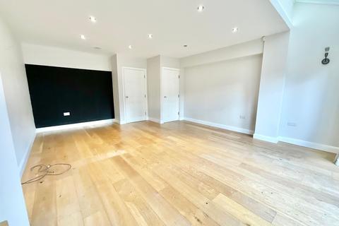 71 Stone Road, Uttoxeter, ST14 7QP