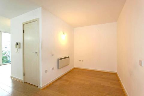 Studio to rent, New River Avenue, Hornsey N8