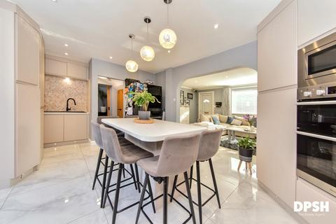 114 Middleton Road, Morley, Leeds, LS27 8DH