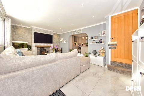114 Middleton Road, Morley, Leeds, LS27 8DH