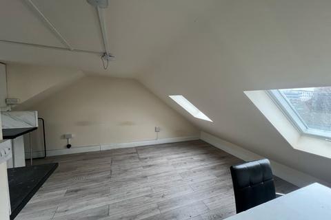 Studio to rent, Ilford Lane, Ilford IG1