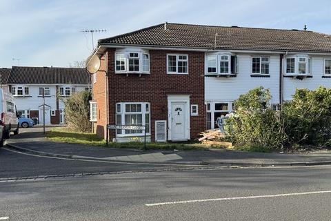 3 bedroom end of terrace house to rent, Mount Hermon Rd, Woking GU22