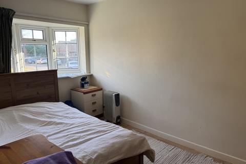 3 bedroom end of terrace house to rent, Mount Hermon Rd, Woking GU22