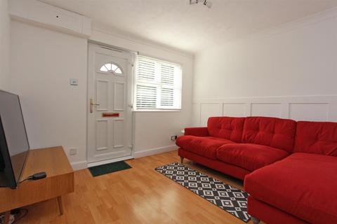 1 bedroom maisonette to rent, St. Sampson Road, Crawley