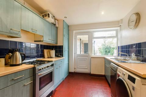 3 bedroom terraced house to rent, Vernon Avenue, Raynes Park, London, SW20