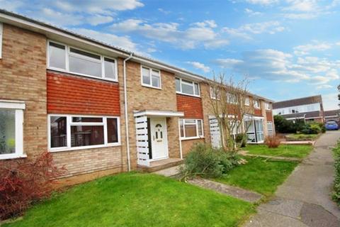 3 bedroom terraced house to rent, Downsway, Chelmsford