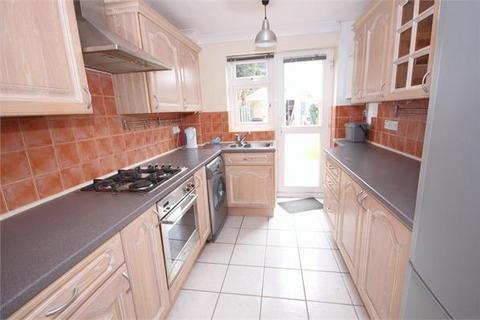 3 bedroom terraced house to rent, Downsway, Chelmsford