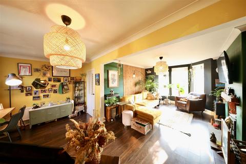 242 Boothferry Road, Hull, HU4 6EN