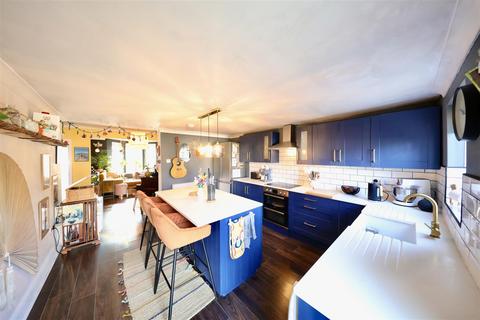 242 Boothferry Road, Hull, HU4 6EN