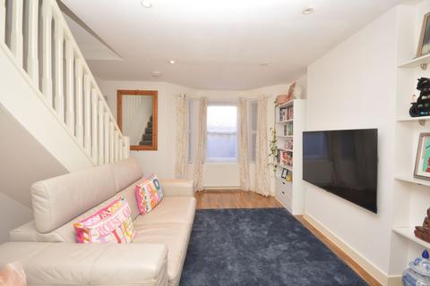 17 Pavilion Road, Folkestone, CT19 5RW