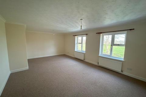 3 bedroom apartment to rent, Fore Street, Seaton