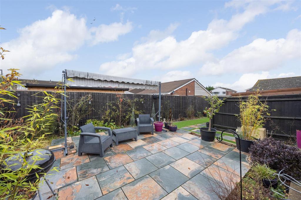 63 Green  Lane Trowrbridge BA14 7 DE  (14).jpg