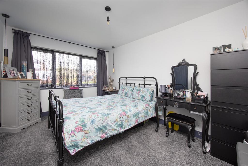 63 Green  Lane Trowrbridge BA14 7 DE  (9).jpg