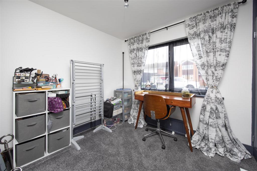 63 Green  Lane Trowrbridge BA14 7 DE  (11).jpg