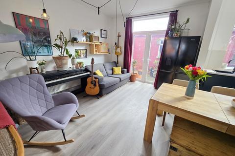 3 bedroom end of terrace house for sale, Brockley Avenue, Fallowfield