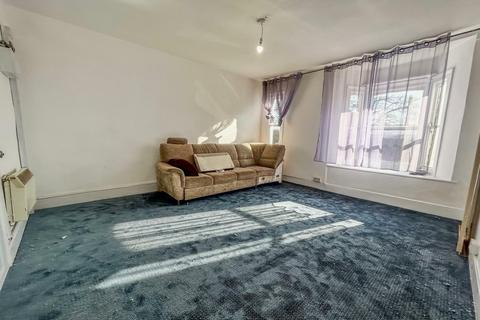 1 bedroom flat to rent, 1 Bedroom Flat To Let - HP12