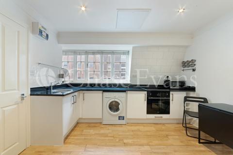 Studio to rent, Alie Street, Aldgate, London, E1