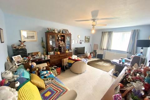 16 Runnymede, Fareham, PO15 6ED