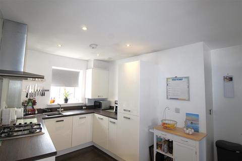 2 bedroom apartment for sale, Thistle Hill Way, Minster On Sea, Sheerness