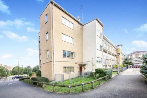 2 bedroom flat to rent, Belton Way, London