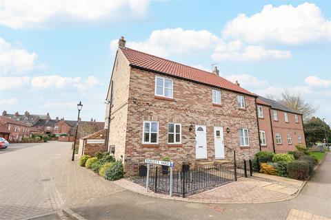 3 bedroom end of terrace house for sale, Barleys Yard, Thirsk