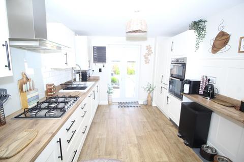 4 bedroom detached house for sale, Buckthorne Road, Normanton