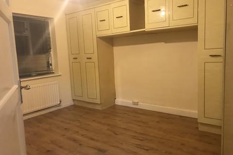 4 bedroom terraced house to rent, Vernon Road Seven Kings