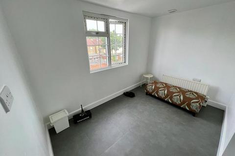 6 bedroom end of terrace house to rent, Townsend Road, Southall