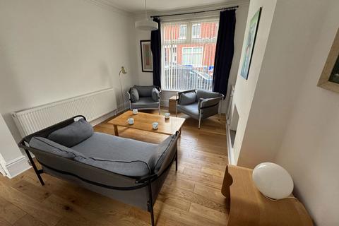 2 bedroom end of terrace house for sale, Cronshaw Street, Manchester M19