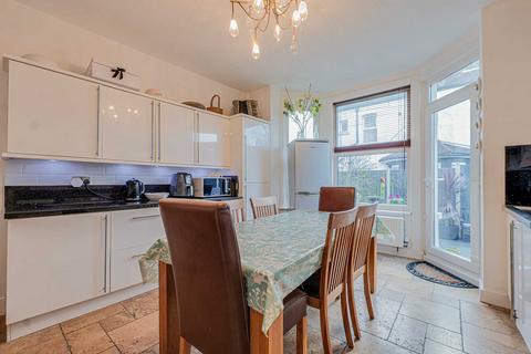 2 bedroom apartment for sale, Britannia Road, Westcliff-on-sea, SS0