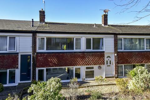 3 bedroom terraced house to rent, Barnes Avenue, Chesham