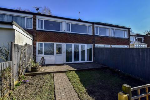 3 bedroom terraced house to rent, Barnes Avenue, Chesham