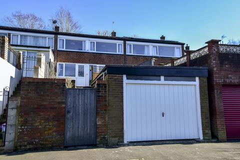 3 bedroom terraced house to rent, Barnes Avenue, Chesham