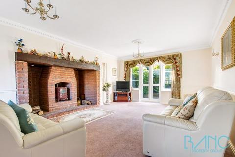 9 The Asters, Cheshunt, Waltham Cross, EN7 6SD