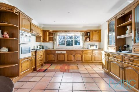 9 The Asters, Cheshunt, Waltham Cross, EN7 6SD