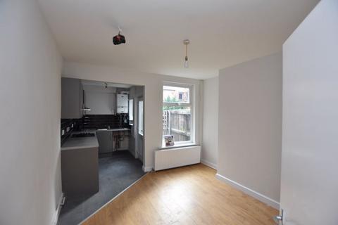 4 bedroom terraced house to rent, Drayton Street, Nottingham