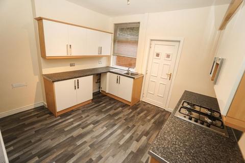 2 bedroom end of terrace house to rent, Bosworth Street, Horwich