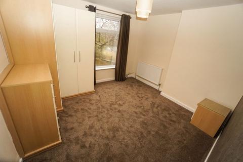 2 bedroom end of terrace house to rent, Bosworth Street, Horwich