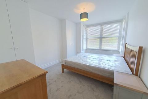 2 bedroom flat to rent, Bushey Hill Road, London