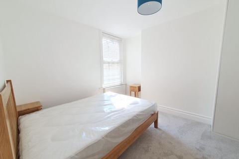 2 bedroom flat to rent, Bushey Hill Road, London