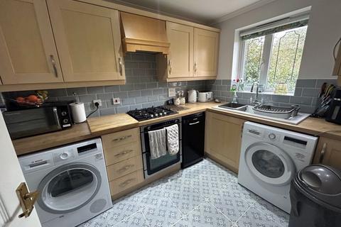 3 bedroom terraced house to rent, Valencia Road, The Oakalls, Bromsgrove