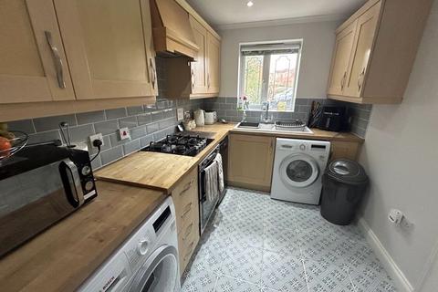 3 bedroom terraced house to rent, Valencia Road, The Oakalls, Bromsgrove