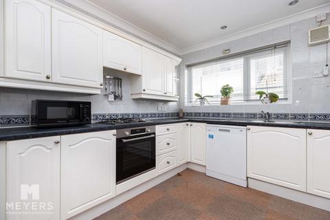 3 bedroom flat for sale, Belle Vue Crescent, Bournemouth, BH6 3