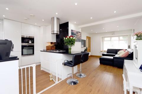 3 bedroom terraced house for sale, Lakeland Close, Chigwell IG7