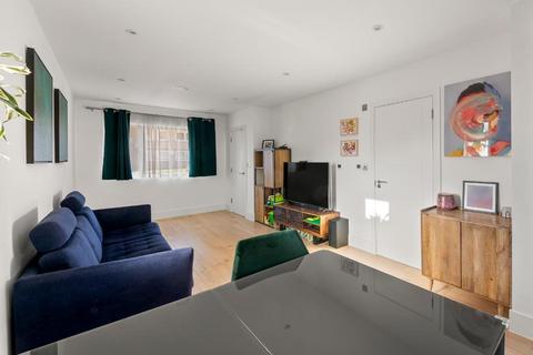 4 bedroom end of terrace house for sale, Golden Manor, Hanwell, London, W7 3EE