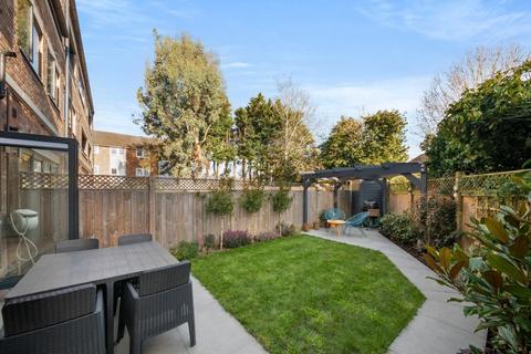 4 bedroom end of terrace house for sale, Golden Manor, Hanwell, London, W7 3EE