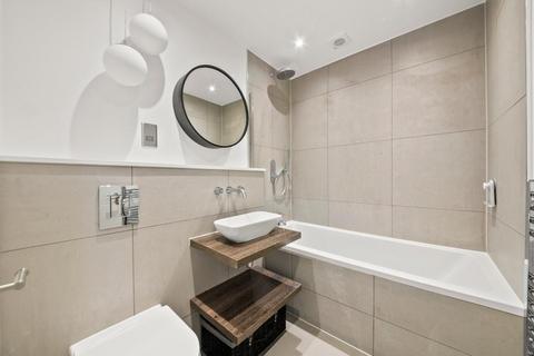 12d Golden Manor, London, W7 3EE